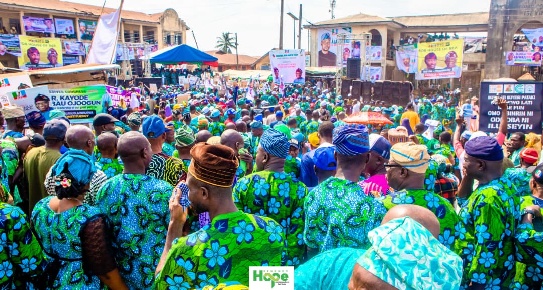 Folarin, APC Leaders Welcome Defectors From PDP, SDP, ADC In Oyo