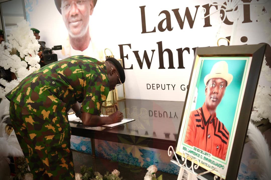 COAS Pays Condolences Visit To Diri Over Deputy’s Demise, Commends Support To Nigerian Army