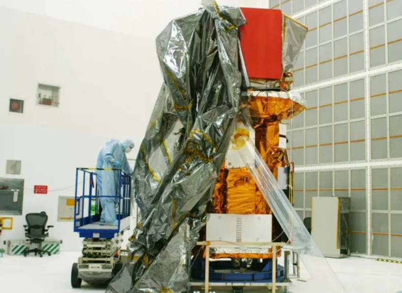NASA to Launch Robotic Mission to Save Falling Space Telescope